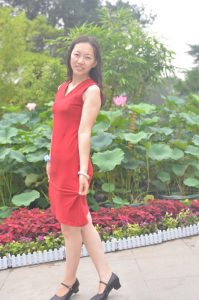 【小小嫂子摄影】公园里拍红裙嫂子