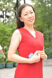 【小小嫂子摄影】公园里拍红裙嫂子