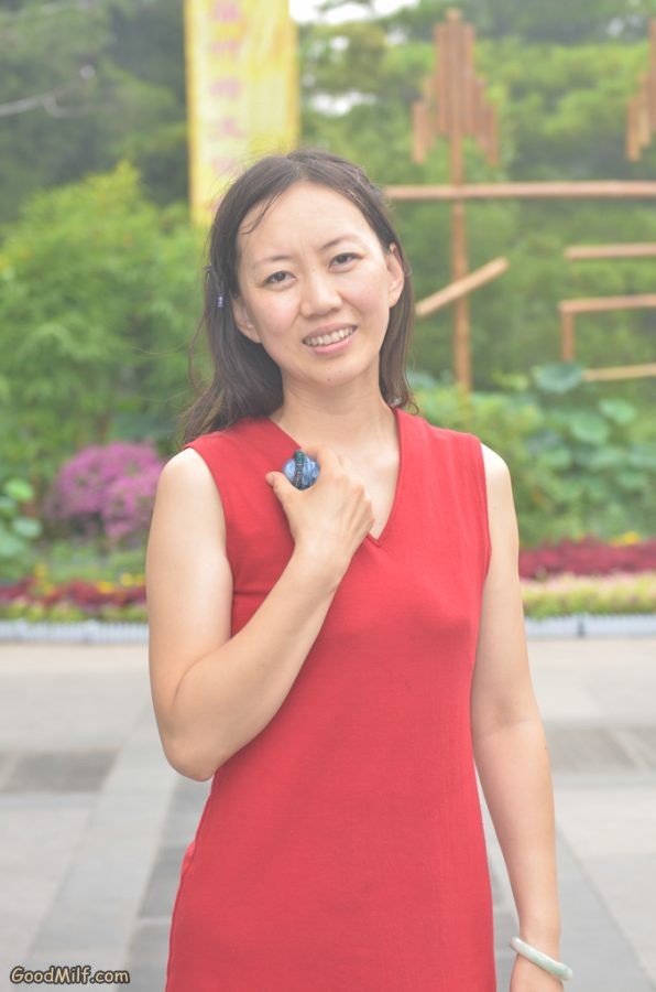 【小小嫂子摄影】公园里拍红裙嫂子[第11张/共12张]