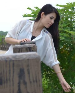 【媳妇当车模】精品美姐脱了细高跟秀肉丝脚