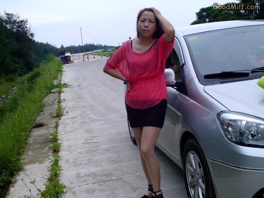 【媳妇当车模】表嫂满屏的丝袜美腿[第15张/共23张]