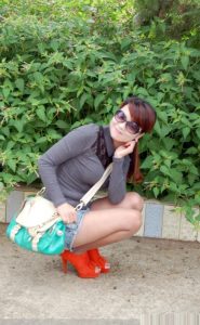 爱穿各种高跟丝袜秀的表嫂