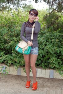 爱穿各种高跟丝袜秀的表嫂