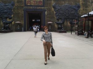 豹纹白腿姑妈有时也穿黑丝