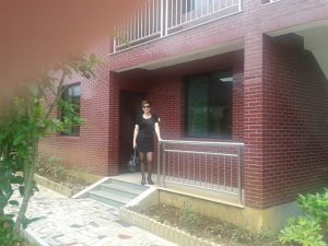 豹纹白腿姑妈有时也穿黑丝