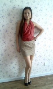 嫂子穿豹纹裙秀美腿爱旅行