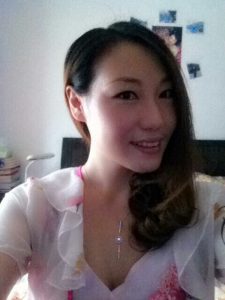 小表嫂的黑丝美腿照片,从她空间里找的