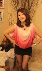 小表嫂的黑丝美腿照片,从她空间里找的