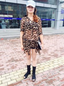 一位长腿人妻姐姐喜欢和她结伴出行