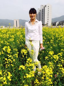 一位长腿人妻姐姐喜欢和她结伴出行