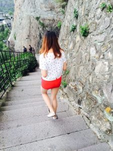 一位长腿人妻姐姐喜欢和她结伴出行