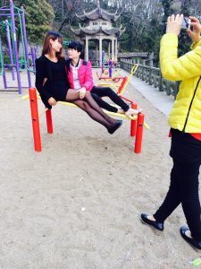 一位长腿人妻姐姐喜欢和她结伴出行