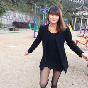 一位长腿人妻姐姐喜欢和她结伴出行