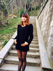 一位长腿人妻姐姐喜欢和她结伴出行