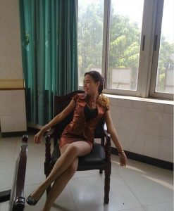 单位里的美腿会计喜欢穿丝袜让我拍照