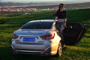 【媳妇当车模】美腿媳妇海马自驾游