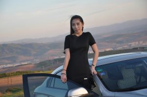 【媳妇当车模】美腿媳妇海马自驾游