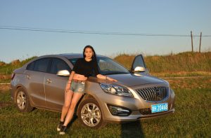 【媳妇当车模】美腿媳妇海马自驾游