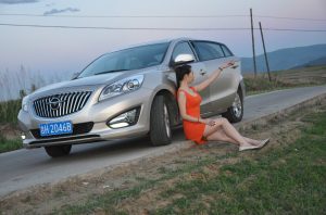 【媳妇当车模】美腿媳妇海马自驾游