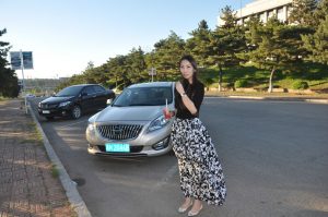 【媳妇当车模】美腿媳妇海马自驾游