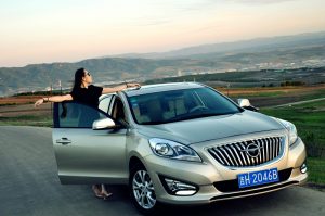 【媳妇当车模】美腿媳妇海马自驾游