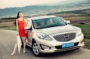 【媳妇当车模】美腿媳妇海马自驾游