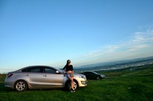 【媳妇当车模】美腿媳妇海马自驾游