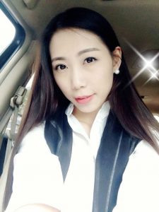 【媳妇当车模】美腿媳妇海马自驾游