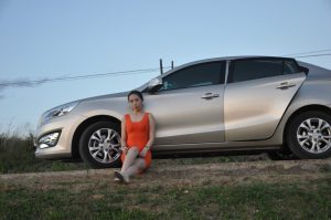 【媳妇当车模】美腿媳妇海马自驾游