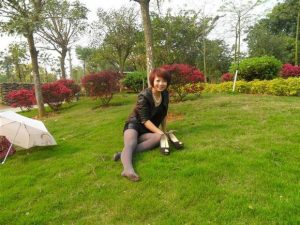 多姿多情的短发人妻