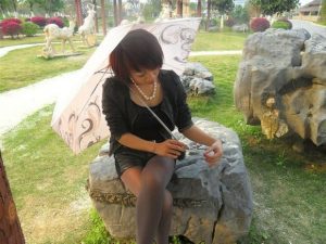 多姿多情的短发人妻