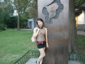 多姿多情的短发人妻