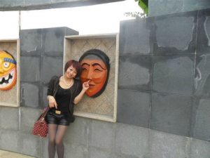 多姿多情的短发人妻