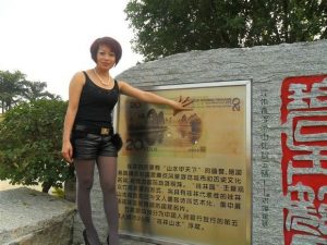 多姿多情的短发人妻