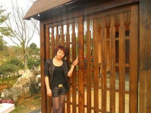 多姿多情的短发人妻