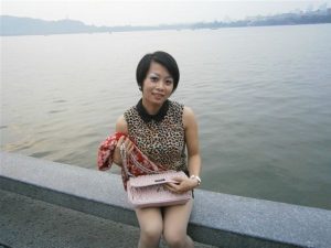 多姿多情的短发人妻