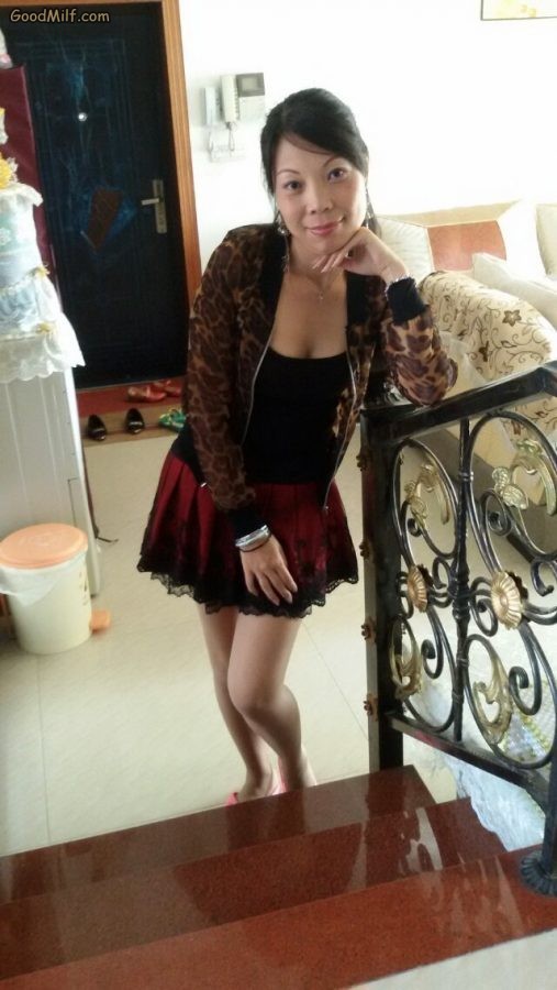 二舅妈的肉丝美腿脚偷摸过几次[第4张/共7张]