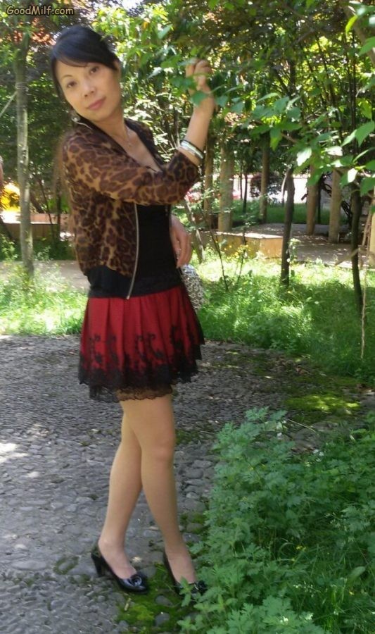 二舅妈的肉丝美腿脚偷摸过几次[第6张/共7张]