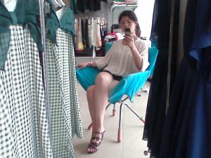 雨阿姨跷二郎腿自拍