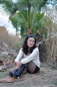 身材稍显丰满的皮靴美腿嫂子