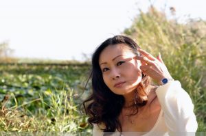 身材稍显丰满的皮靴美腿嫂子