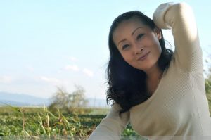 身材稍显丰满的皮靴美腿嫂子