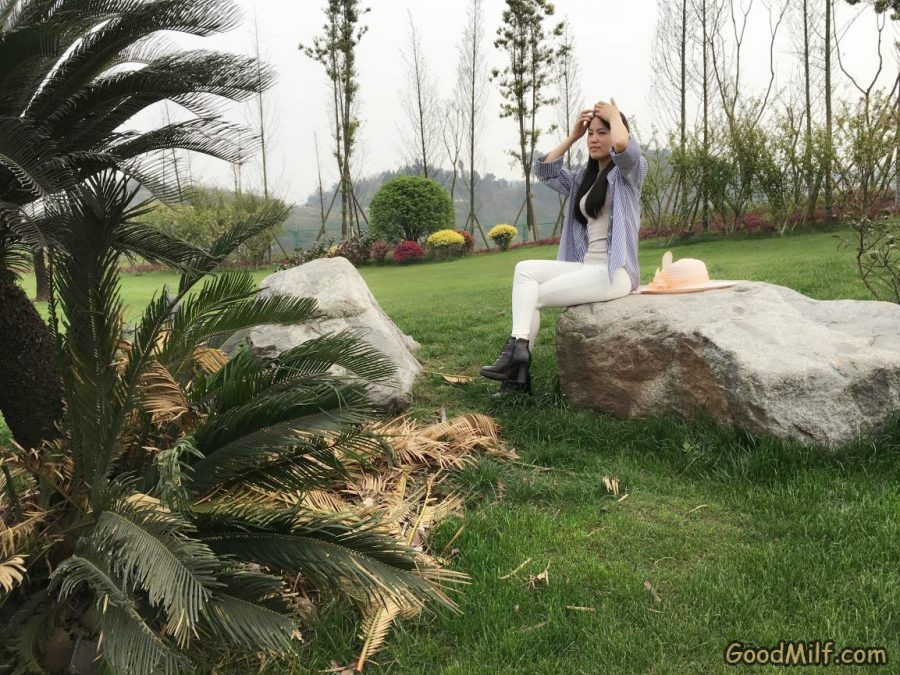 【媳妇当车模】老婆和闺蜜一起秀腿[第31张/共56张]