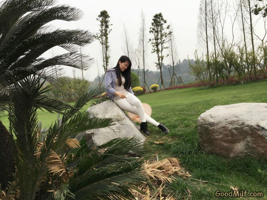 【媳妇当车模】老婆和闺蜜一起秀腿[第34张/共56张]