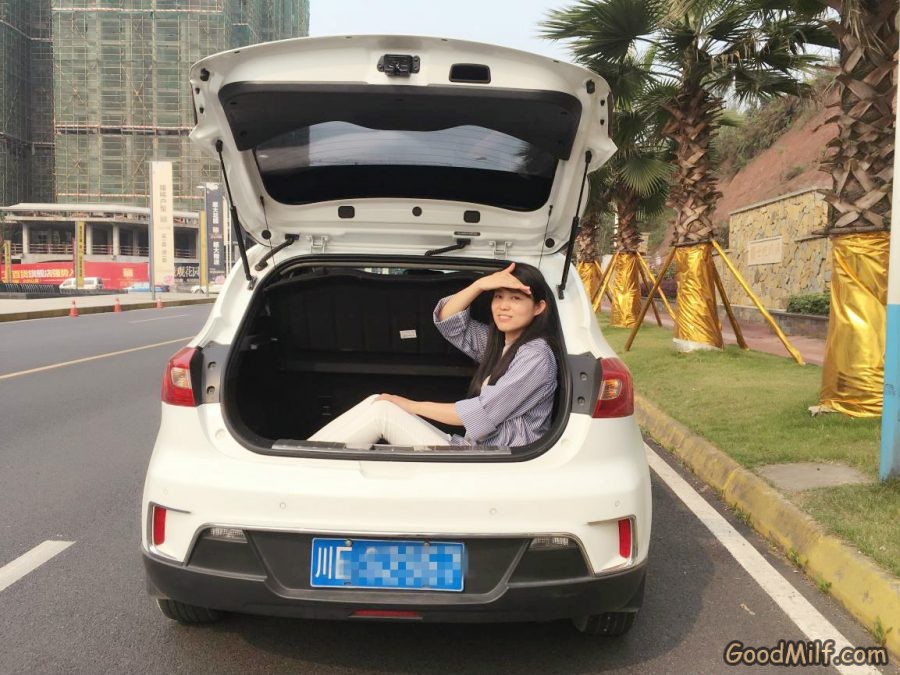 【媳妇当车模】老婆和闺蜜一起秀腿[第39张/共56张]