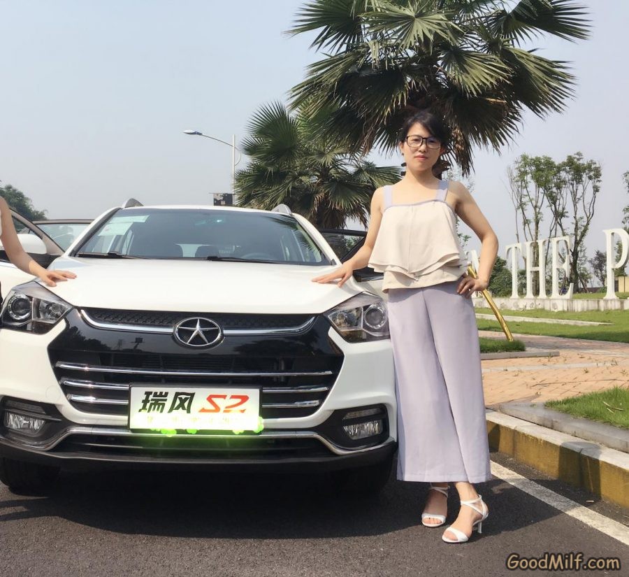 【媳妇当车模】老婆和闺蜜一起秀腿[第49张/共56张]