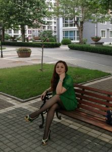 爱穿黑丝的阿姨喜欢让我给她拍照