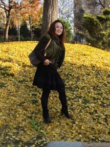 爱穿黑丝的阿姨喜欢让我给她拍照