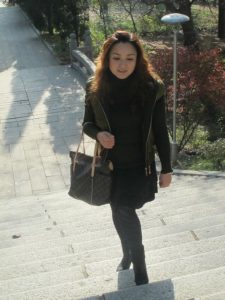 爱穿黑丝的阿姨喜欢让我给她拍照