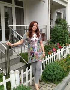 爱穿黑丝的阿姨喜欢让我给她拍照